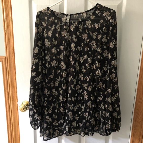 Plus size lightweight top - Picture 3 of 3